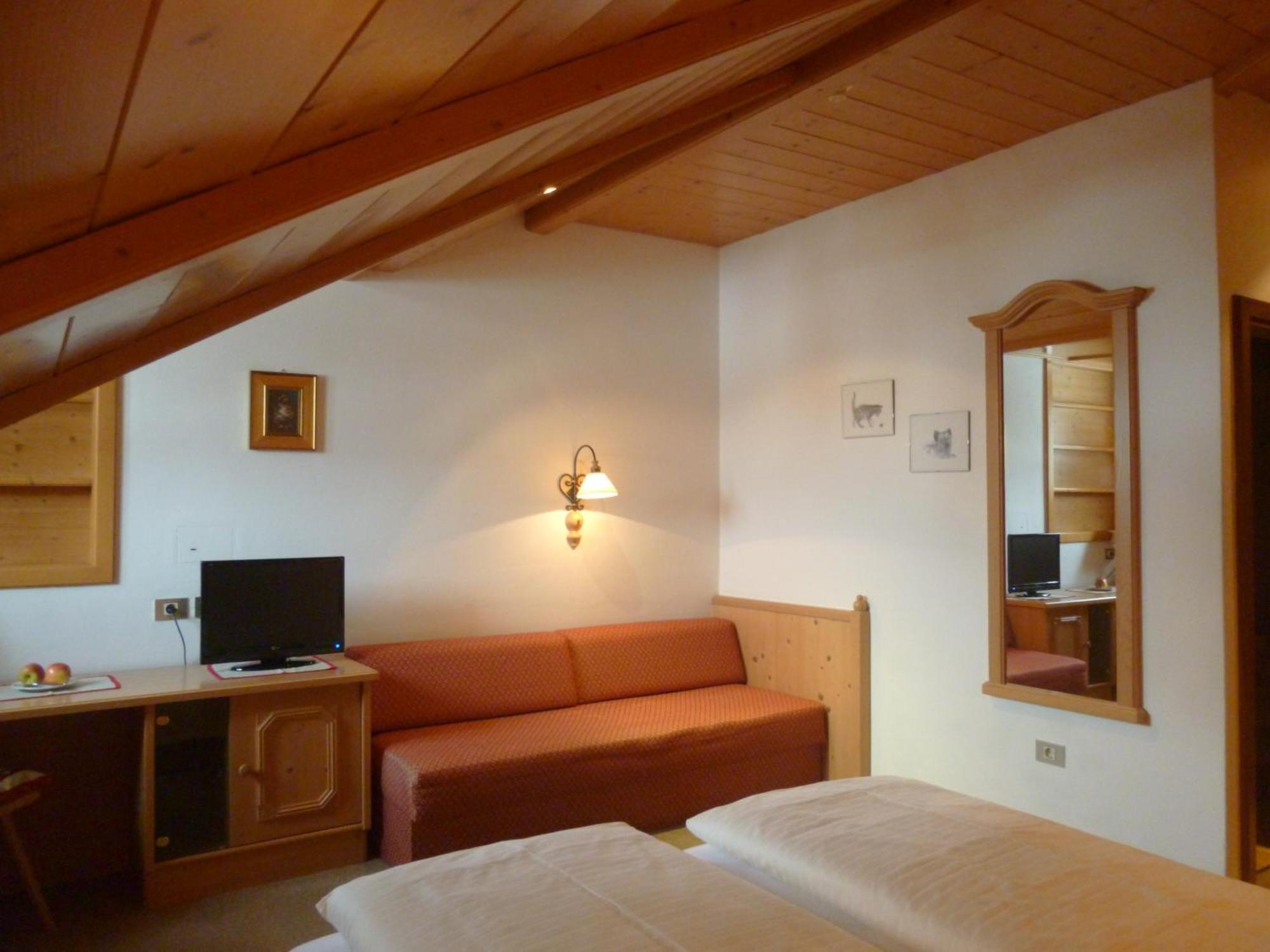 Hotel Holzer Sexten Quarto foto